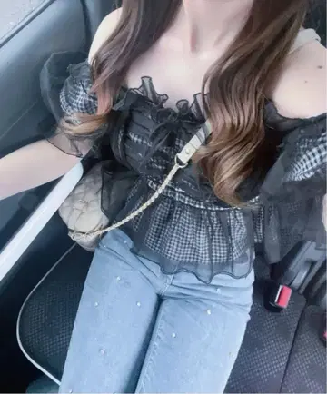 snidel 프릴 오프숄더 블라우스
