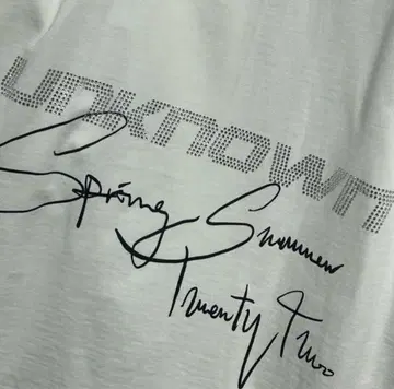 unknown 화이트 티셔츠 큐빅