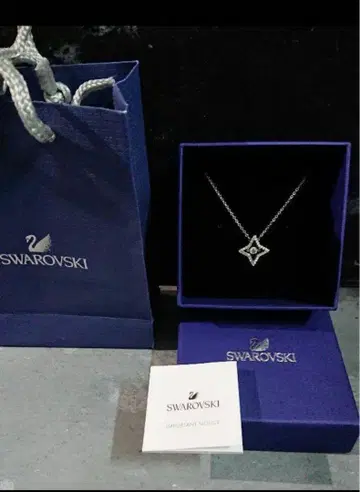 시착만 한 상품 미사용 박스 포함 SWAROVSKI 목걸이