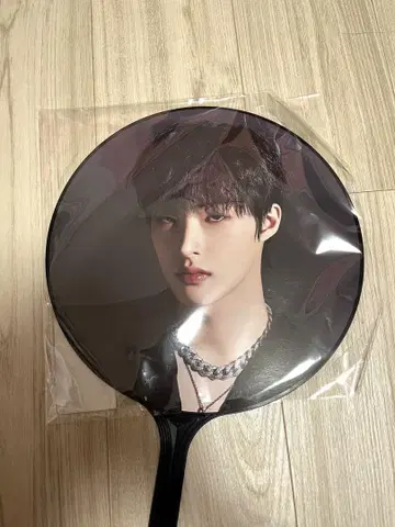 ATEEZ 민기 부채