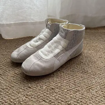 Puma 리한나 모델 하이컷 스니커즈 화이트