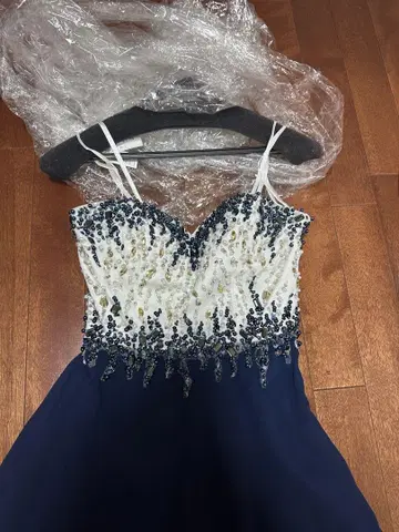 네이비 비즈 자수 맥시 드레스