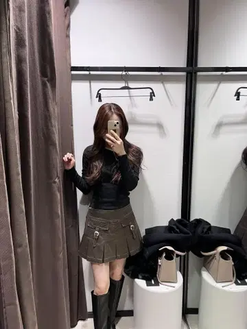 올리브색 플리츠 스커트
