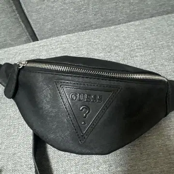 GUESS 블랙 바디백