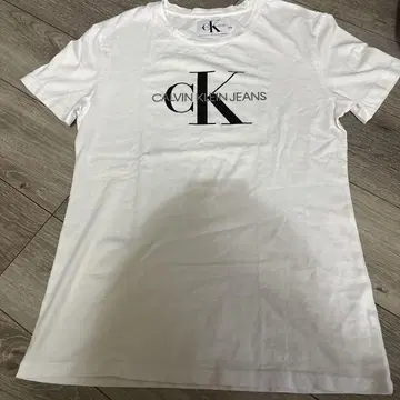 새상품급 CALVIN KLEIN JEANS 화이트 티셔츠 L 사이즈