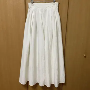 화이트 플레어 롱 스커트