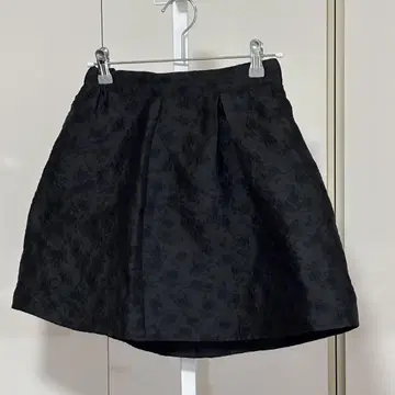 Evelyn 자카드 무늬 미니 스커트