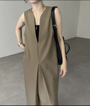 슬릿 넥 원피스