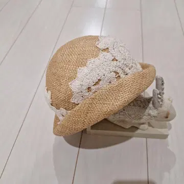 CA4LA 베이지 스트로우 보러 햇 레이스 장식
