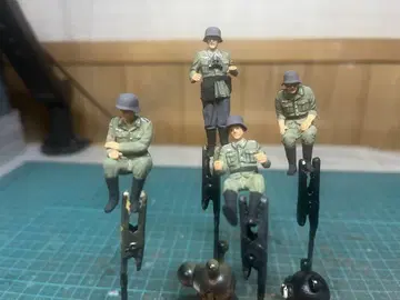 타미야 1/35 또는 쿠루프 프로츠 부속 피규어 완성품