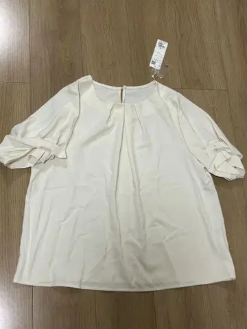 IKKA LOUNGE 택 포함 새상품 드라이 터치 소매 턱 블라우스