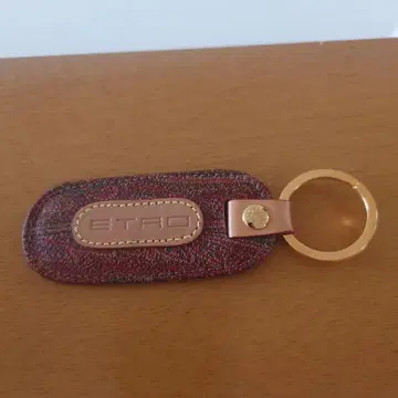ETRO 엠보싱 가공 브라운 가죽 키링 c