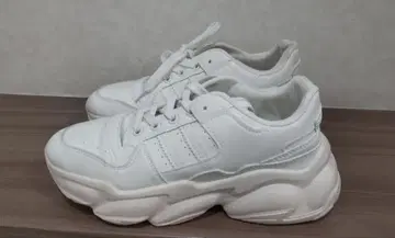 화이트 통굽 스니커즈 25cm