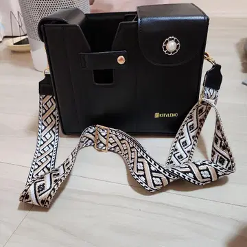 블랙 숄더백 칸막이 포함