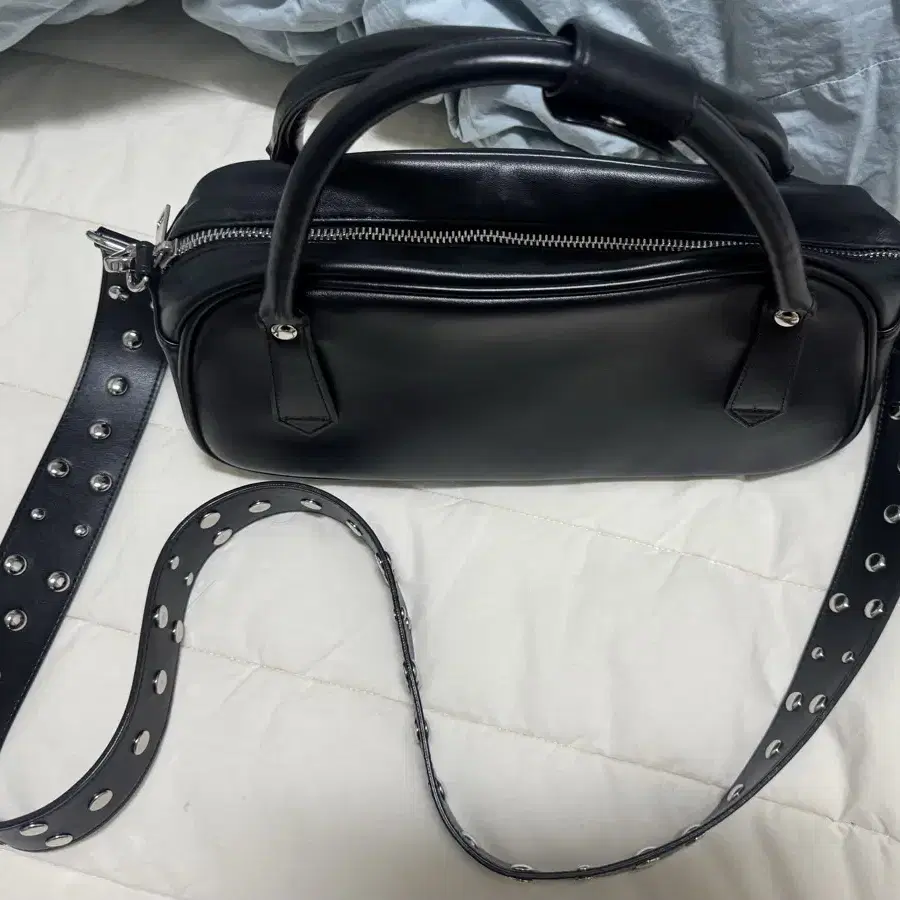 LCDC : 25SS / STUD-STRAP BAG (BLACK)