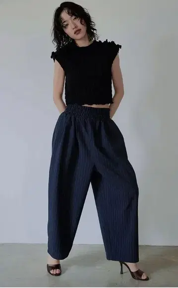MEER. 메아 STRIPED VOLUME PANTS 네이비