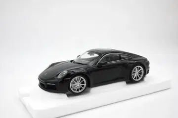1/18 포르쉐 911 (992) 까레라 4S 블랙 Carrera