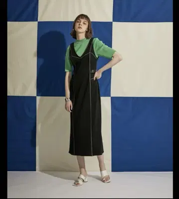 UNITED TOKYO 블랙 슬리브리스 원피스