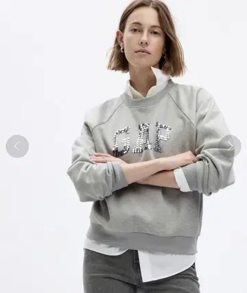 GAP 스팽글 아치 로고 맨투맨 스웨터