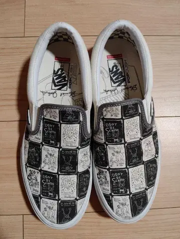 Vans 다니엘 존스턴 슬립온