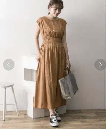 새상품 허리 셔링 맥시 원피스 어반 리서치