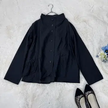 자비로운 비 센소유니코 핀턱 자켓 면 혼방 블랙 라이트 아우터