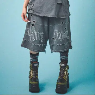 데미지 가공 잉크 블랙 숏팬츠