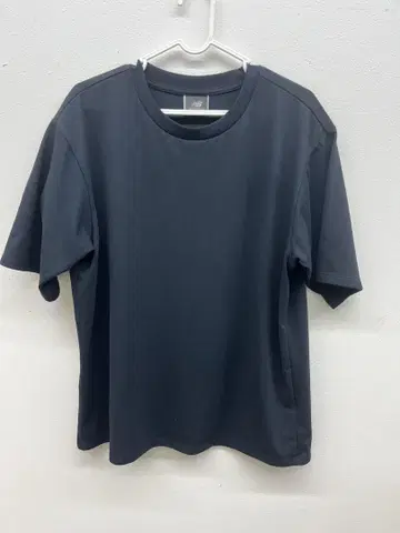 뉴발란스 MET24 Basic Tee 블랙 티셔츠