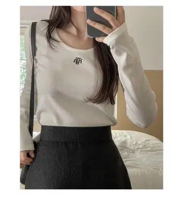 MUAHMUAH 무아무아 U넥 롱 슬리브 티셔츠 아이보리