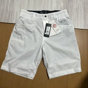Oakley 화이트 숏 팬츠
