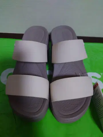 크록스 브루클린 미드 웨지 샌들 베이지 22cm 새상품
