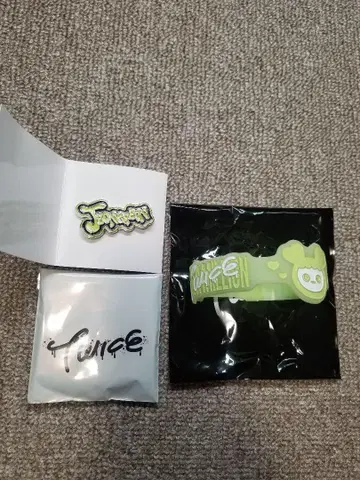 TWICE 정연 러버 밴드 & 핀 배지