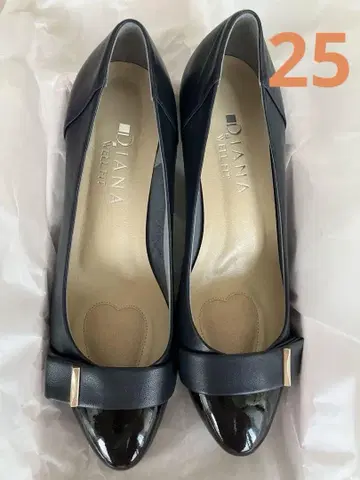 DIANA 웰핏 펌프스 네이비 25