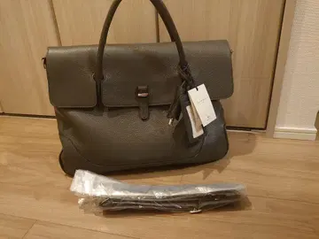 펠레 모르비다 메이든 보야주 플랩 비즈니스 백