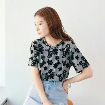 Kastane 티셔츠 플로키 플라워 치비 TEE 여성용
