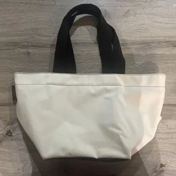 에르베샤 펠리에 1028N 나일론 보트형 숄더백