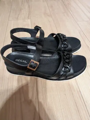 REGAL 블랙 체인 장식 샌들 23.5cm