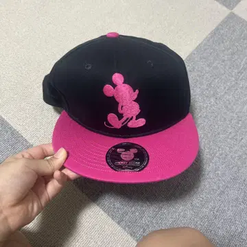 미키 마우스 스냅백 캡 블랙과 핑크