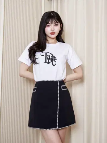 Darich 다리치 모노그램 티셔츠 WHT
