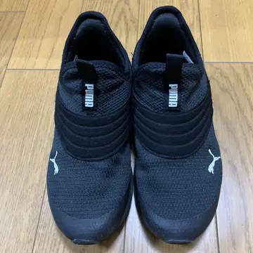Puma 블랙 슬립온 스니커즈