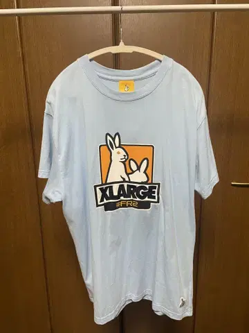 XLARGE FR2 콜라보 라이트 블루 티셔츠
