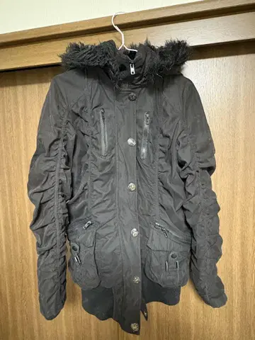 블랙 후드 부착 모즈 코트
