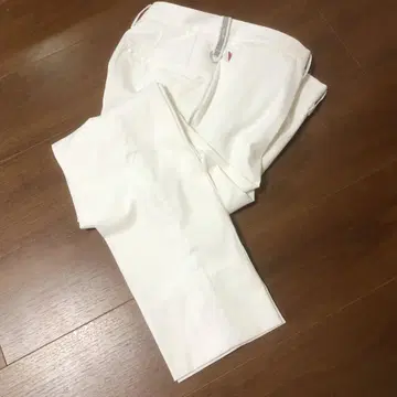 화이트 슬림 핏 팬츠