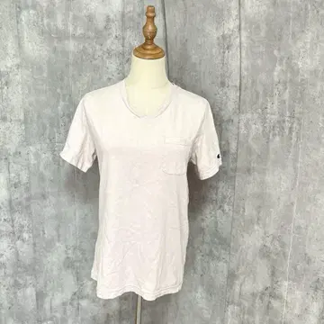 챔피온 로고 자수 원포인트 포켓 부착 V넥 티셔츠