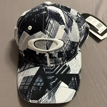 오클리 화이트 블랙 프린트 캡 FOS900795