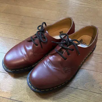 Dr. Martens 와인 레드 레이스업 슈즈