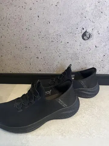 Sketchers 블랙 스니커즈 25.5cm