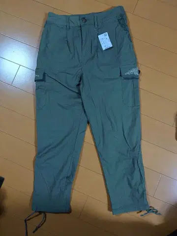 axes 포켓 자수 카고 팬츠 M 사이즈 카키색
