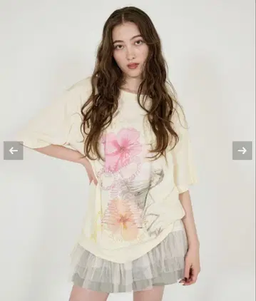 플라워 콜라주 오버 티셔츠 TINA: JOJUN