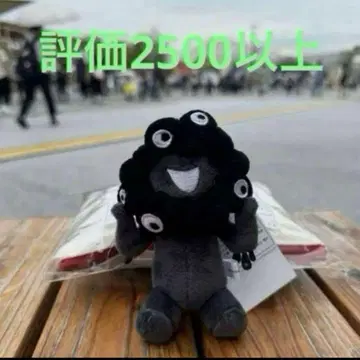 오사카 엑스포 검정 미야쿠미야쿠 카라비너 키링 블랙 앉은 자세